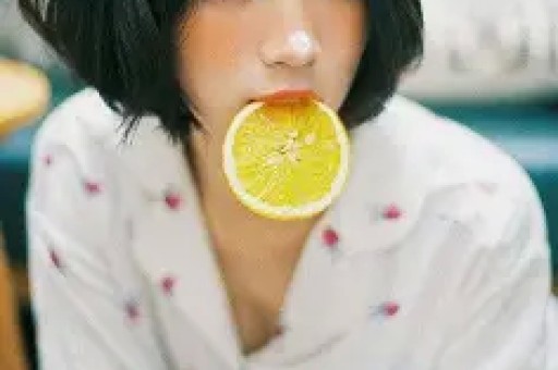 全网炸锅！梅拉尼娅公开演讲朗读吃力遭群嘲舆论反讽打脸舆论乱象