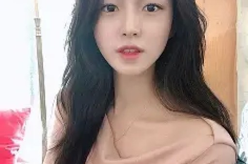 吃瓜看透本质：霍家不辟谣并非默认婚讯霍震霆表态暗藏两层深意